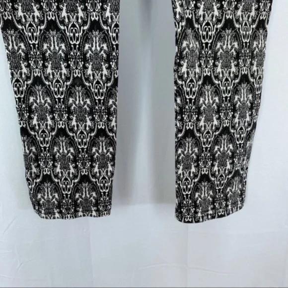 ST women's black and white jean leggings, size small - Picture 5 of 7